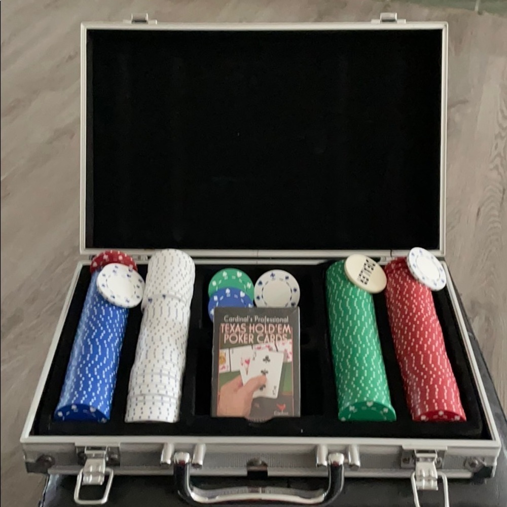 Preloved poker set with case